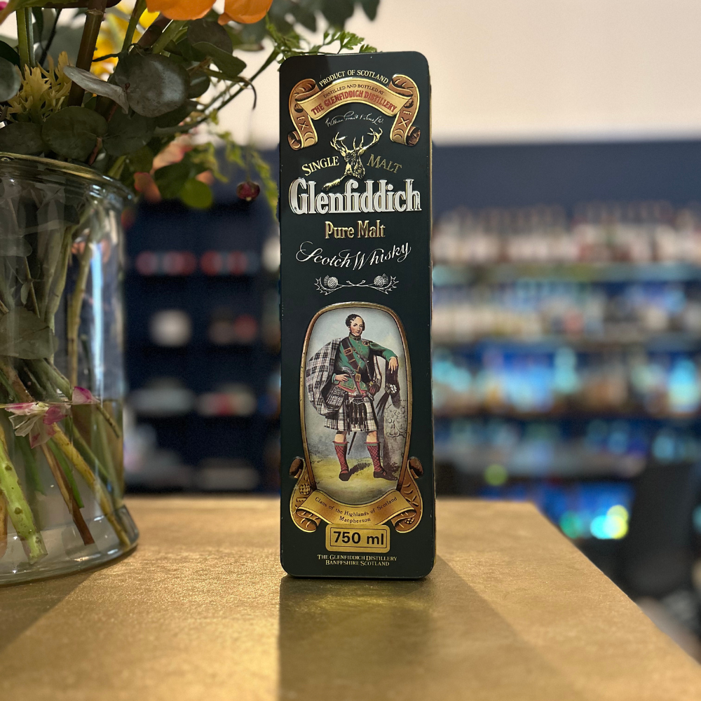 Glenfiddich_Pure_Malt_Clan_Macpherson_tin_at_the_bar