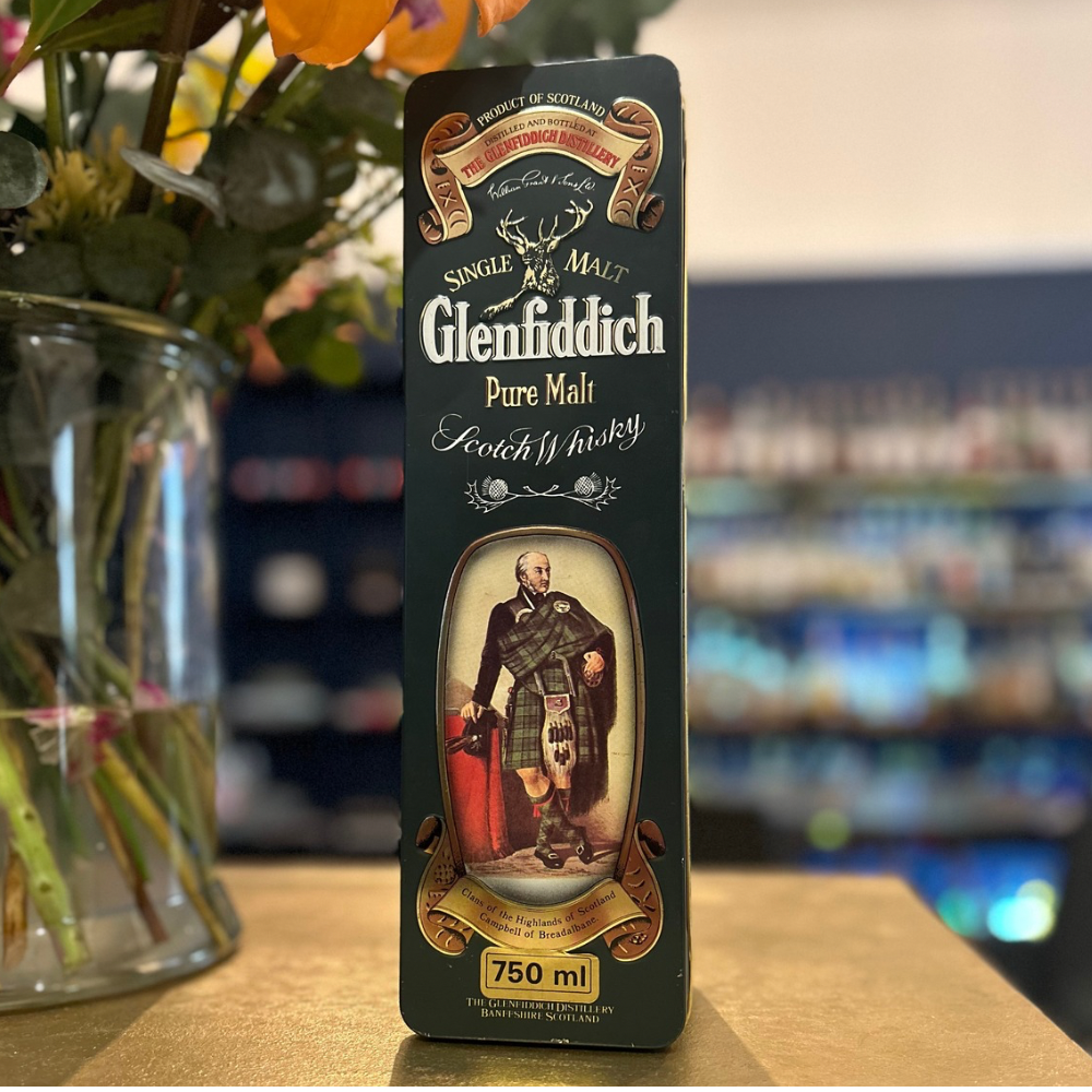 Glenfiddich Special Old Reserve -Clan of the Highlands of Campbell at the bar