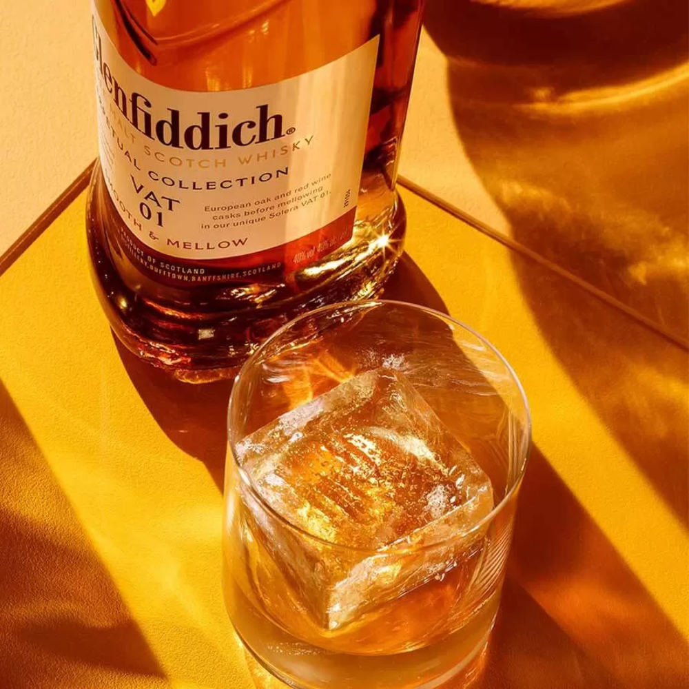 Glenfiddich Perpetual Collection Vat 01 bottle glass